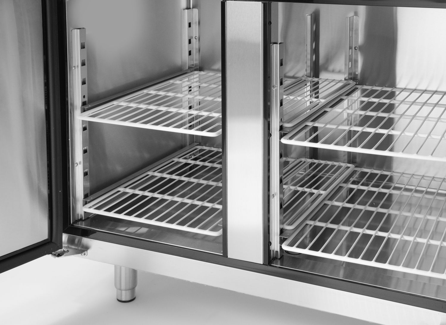 2-dverový chladiaci stôl Profi Line s bočným agregátom, séria 700, Arktic, Profi Line, GN 1/1, 230V/250W, 1360x700x(H)879mm