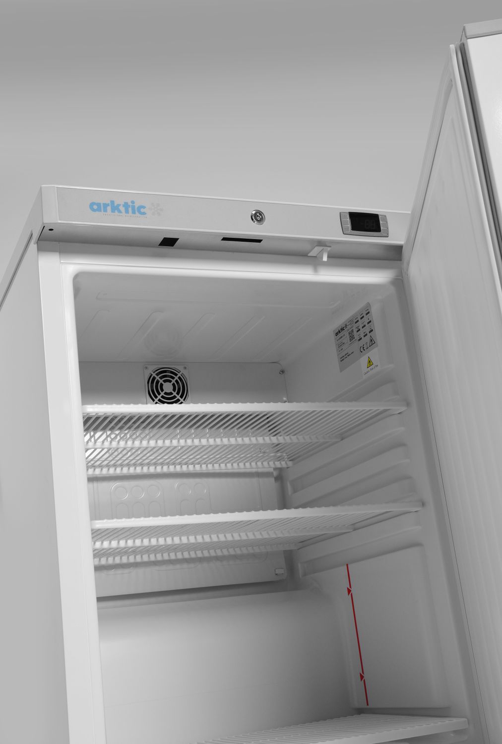 Chladiaca skriňa Budget Line s bielym lakovaným oceľovým krytovaním, HENDI, Budget Line, Biela, 230V/124W, 598x623x(H)838mm