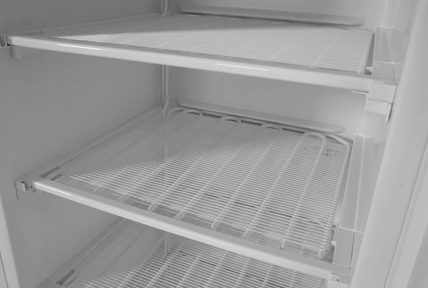 Mraziaca skriňa Budget Line s bielym lakovaným oceľovým krytovaním, Arktic, Budget Line, 400 l, Biela, 230V/322W, 600x646x(H)1875mm
