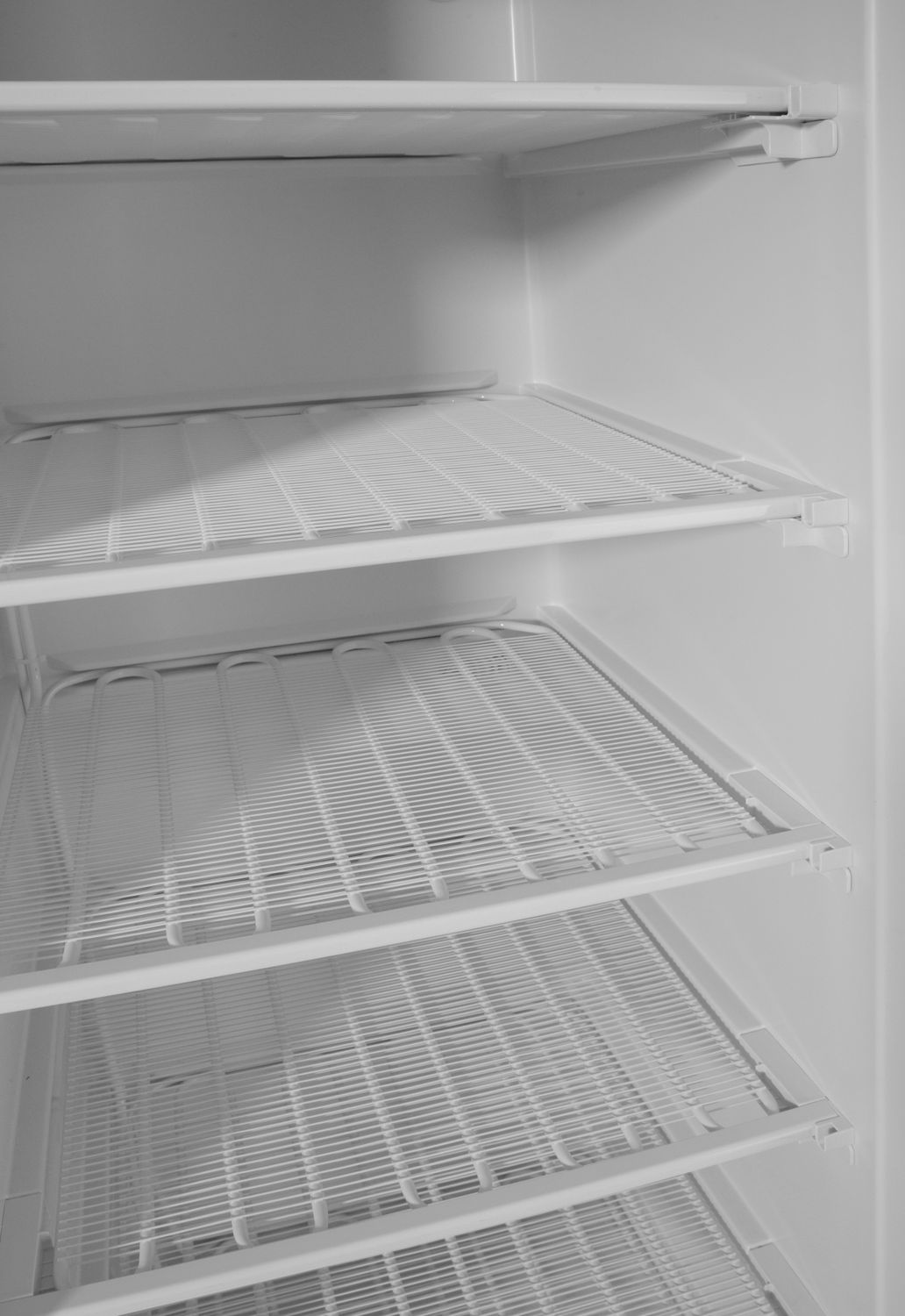 Mraziaca skriňa Budget Line s bielym lakovaným oceľovým krytovaním, Arktic, Budget Line, 400 l, Biela, 230V/322W, 600x646x(H)1875mm