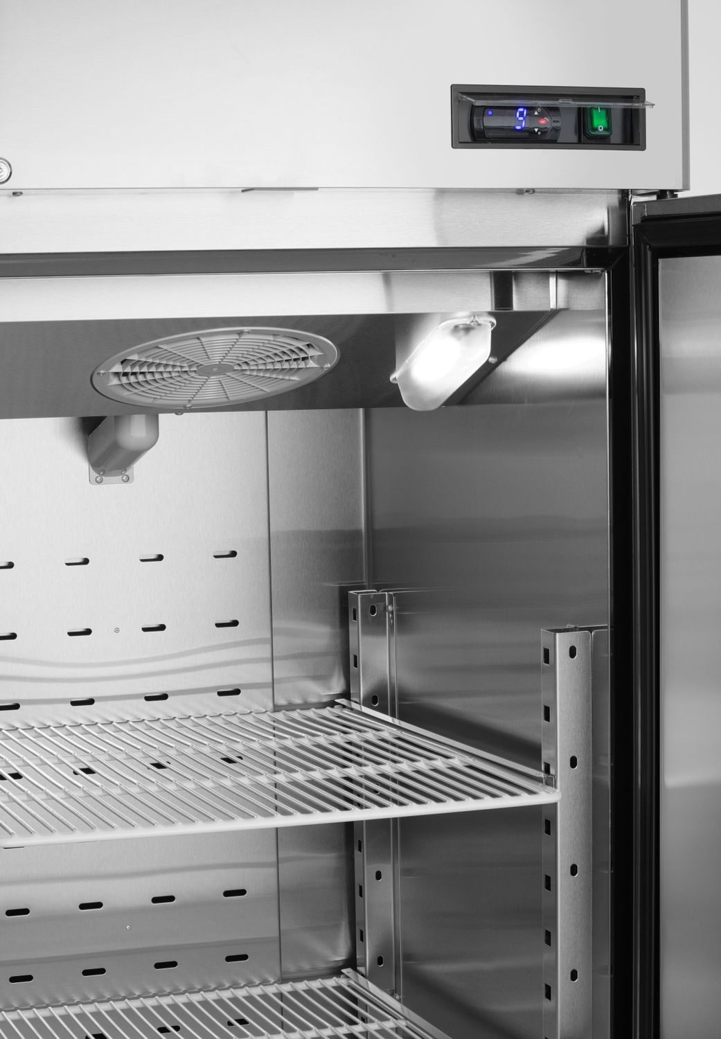 1-Dverová chladiaca skriňa Profi Line 670 l, Arktic, Profi Line, GN 2/1, 230V/220W, 730x800x(H)2096mm